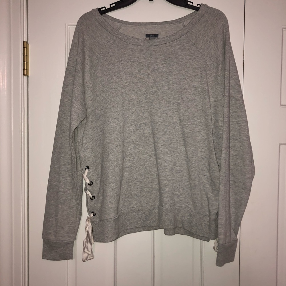 Lace up side crew neck